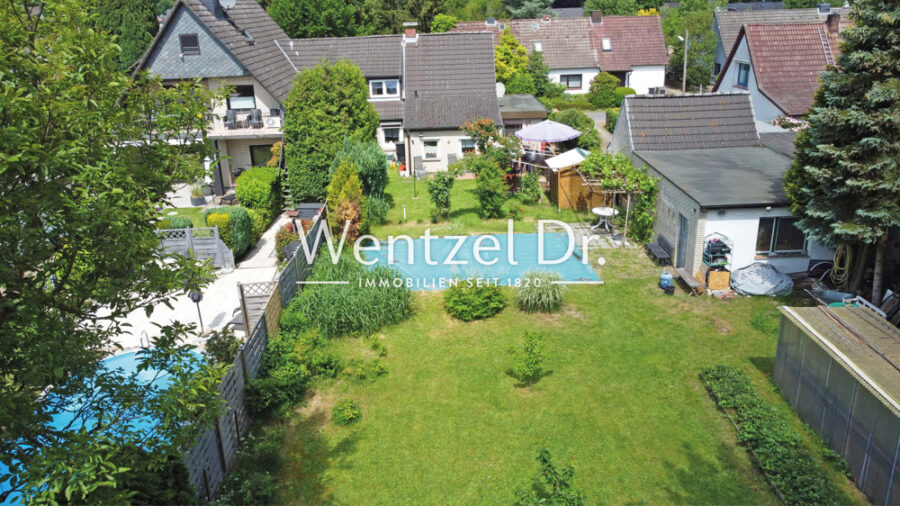 Doppelhaushälfte auf ca. 782 m² Grundstück in ruhiger Sackgasse! - Luftaufnahme