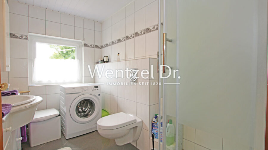 Doppelhaushälfte auf ca. 782 m² Grundstück in ruhiger Sackgasse! - Badezimmer