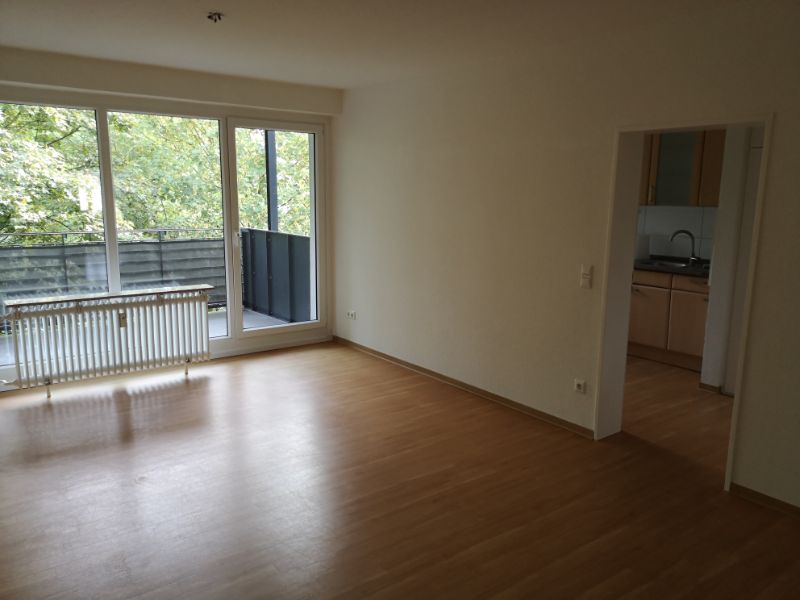 Helle 3 Zimmer Wohnung in ruhiger Seitenstraße - Wohnzimmer