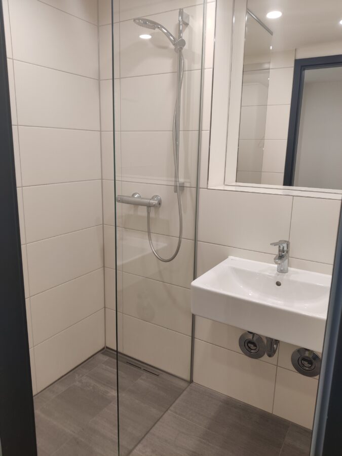 Großes Apartment mitten im Zentrum von Leipzig! - Duschbad