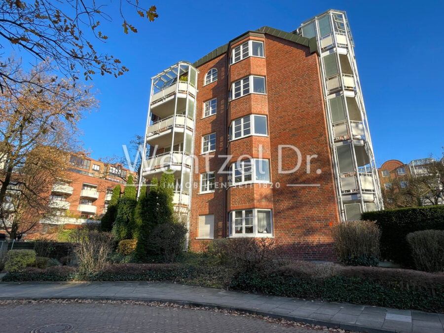 Charmante Wohnung mit Balkon neben dem „Alstertal-Einkaufszentrum“ - Außenansicht