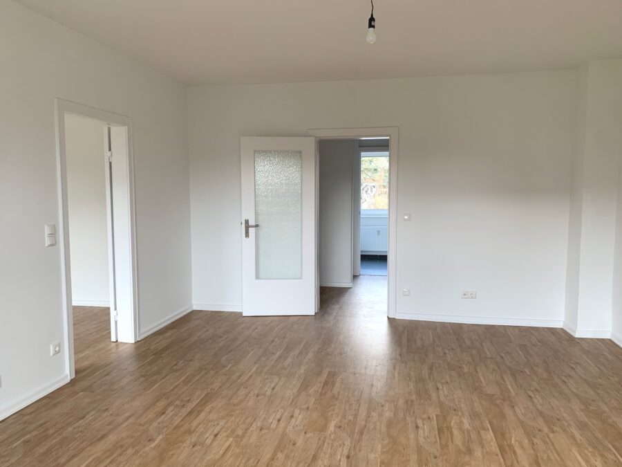 Erstbezug nach Modernisierung! - Schöne Erdgeschosswohnung in Rahlstedt - Wohnzimmer Beispielfoto