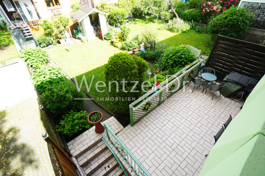 Reihenendhaus mit viel Platz in ruhiger & grüner Nachbarschaft! - Blick vom Balkon auf die Terrasse