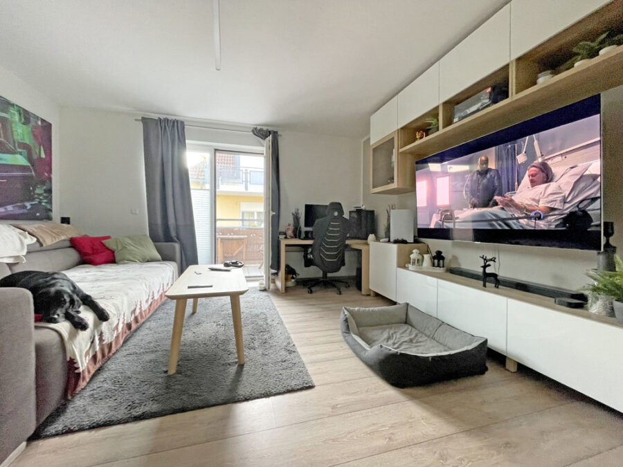 sichere Anlage oder gemütliche Eigennutzung - 2-Zimmer Wohnung mit Balkon und Tiefgaragenstellplatz in Leipzig - Wohnbereich