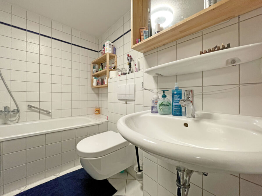 sichere Anlage oder gemütliche Eigennutzung - 2-Zimmer Wohnung mit Balkon und Tiefgaragenstellplatz in Leipzig - Badezimmer