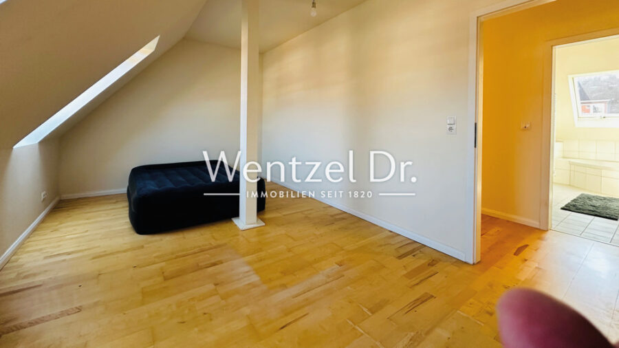 Traumhaft ruhige Wohnung in der Nähe des Blücherplatzes – DG-Aubau 2010 in KfW-70 Standard - Schlafzimmer