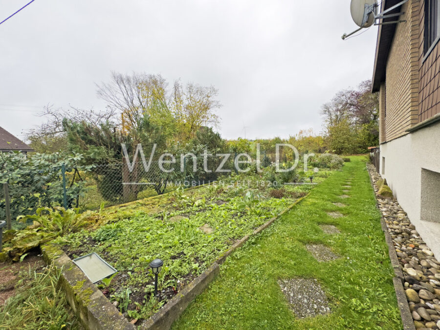 Charmantes Einfamilienhaus mit großem Garten, Kamin und Hobbykeller - Garten