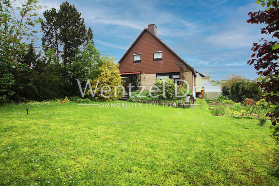 Charmantes Einfamilienhaus mit großem Garten, Kamin und Hobbykeller - Garten