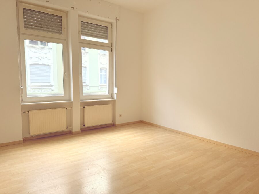 Tolle 2 ZKBB in Wiesbaden-Biebrich - Wohnzimmer