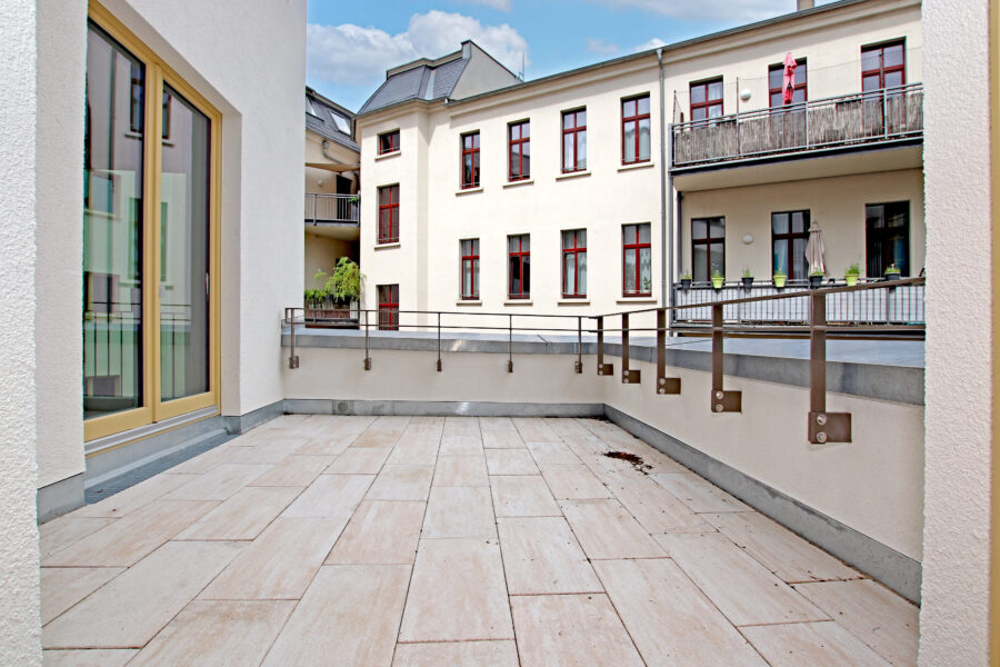 Erstbezug! Hochwertige 2-Zimmer-Wohnung im Hinterhaus mit Aufzug und TG - Balkon