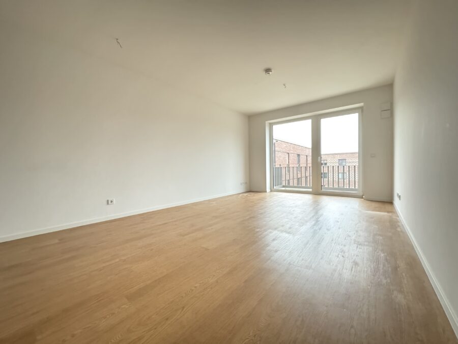 Helle 2 Zimmer Wohnung mit sonnigem Balkon! - Wohn- / Essbereich