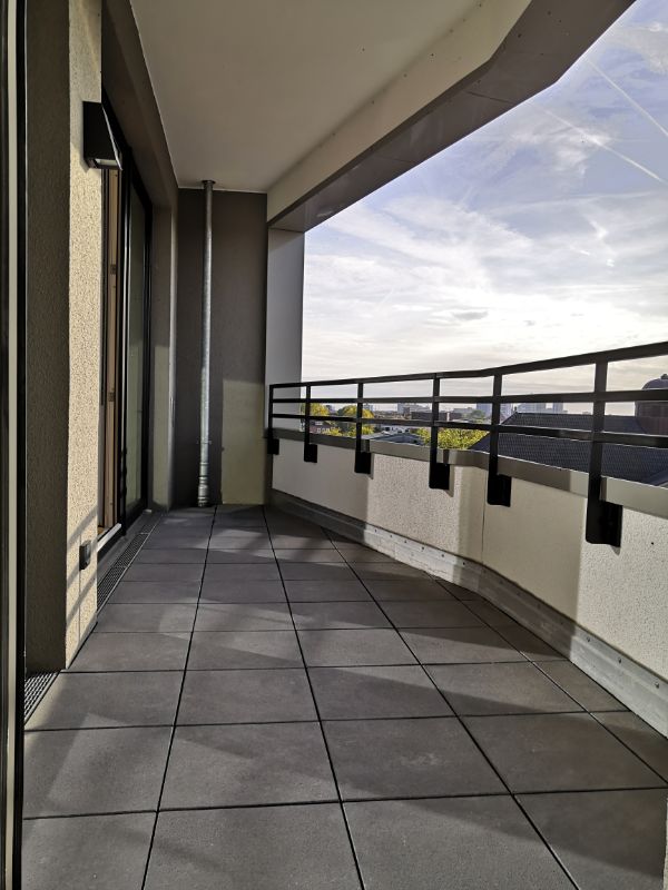 Zentrale Neubauwohnung für die ganze Familie mit weitem Ausblick - Loggia