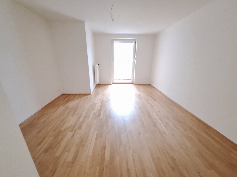 Modernisierte und helle Wohnung in zentraler Lage - Wohnzimmer