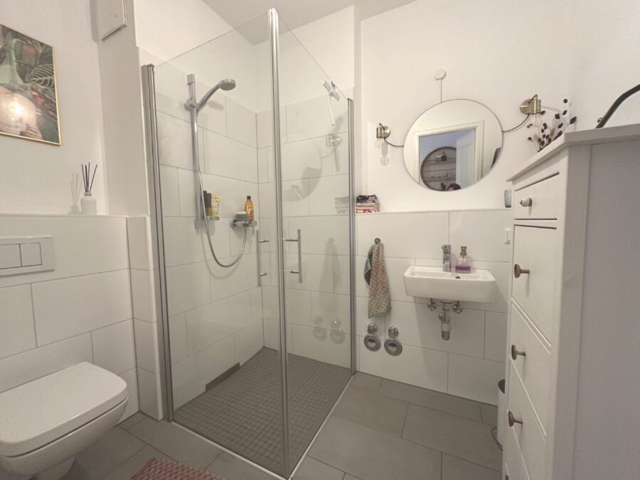 Top geschnittene 4 Zimmer Wohnung mit zwei Balkonen! - Bad mit Dusche
