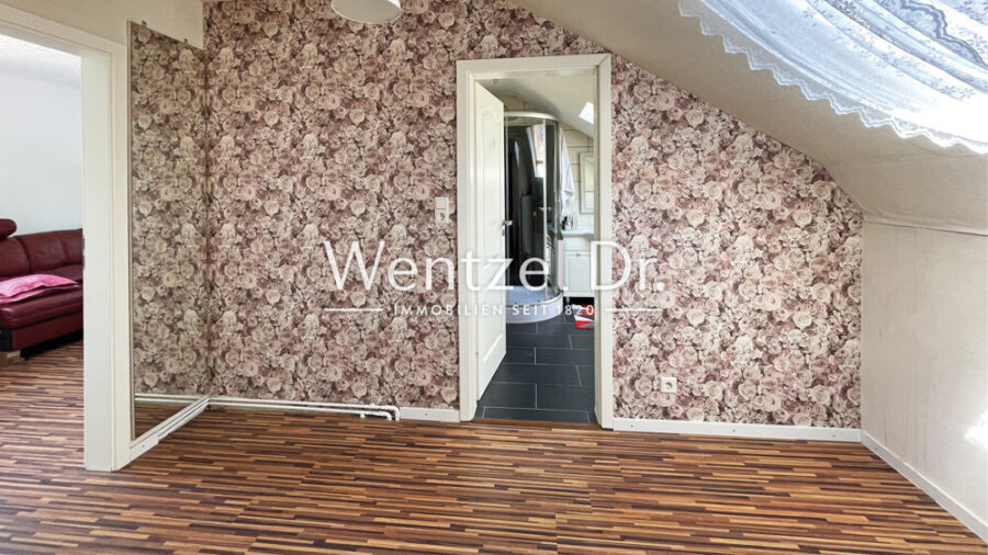 Einfamilienhaus auf ca. 682 m² großem Südwest-Grundstück! - Zugang Duschbad, OG