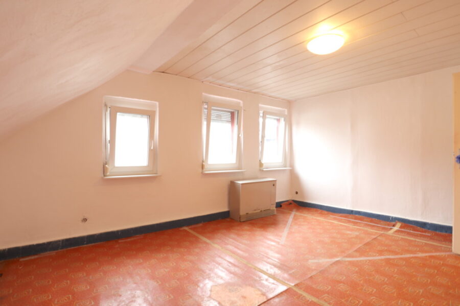 Ihr neues Projekt: Provisionsfreies Sanierungsobjekt in Top-Lage von Eberstadt! - Schlafzimmer 1