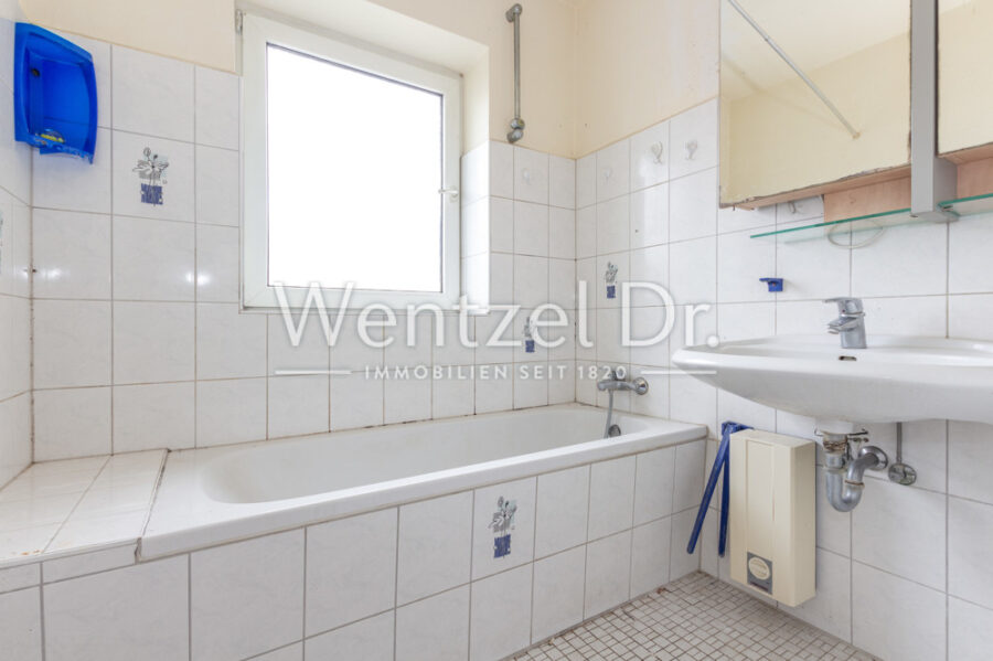 Provisionsfrei für Käufer - Gut geschnittene 3-Zimmer Wohnung im Herzen von Tostedt - Badezimmer