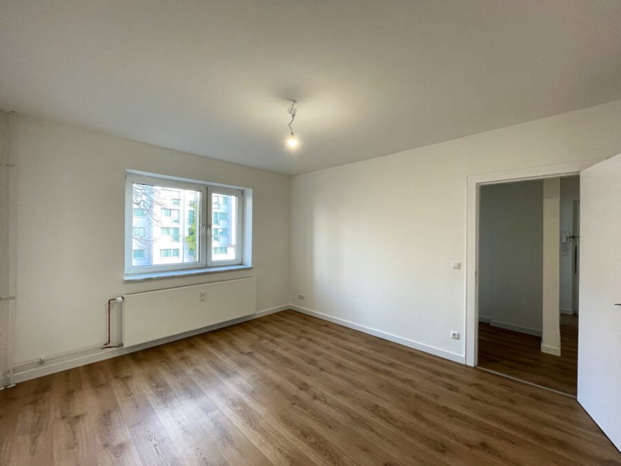 Zentral wohnen! Ideale Wohnung mit Balkon zur Gartenseite! - Zimmer 1