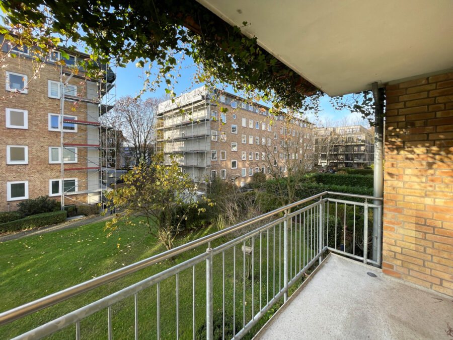 Zentral wohnen! Ideale Wohnung mit Balkon zur Gartenseite! - Balkon