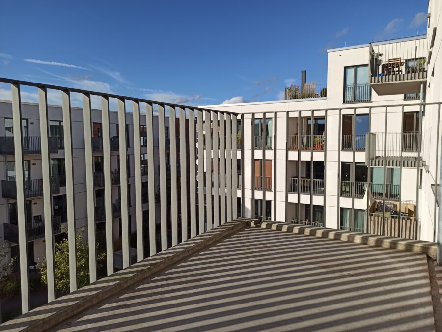 Helle 2-Zimmerwohnung mit Süd-Balkon im Stadtparkquartier - Balkon Beispielfoto