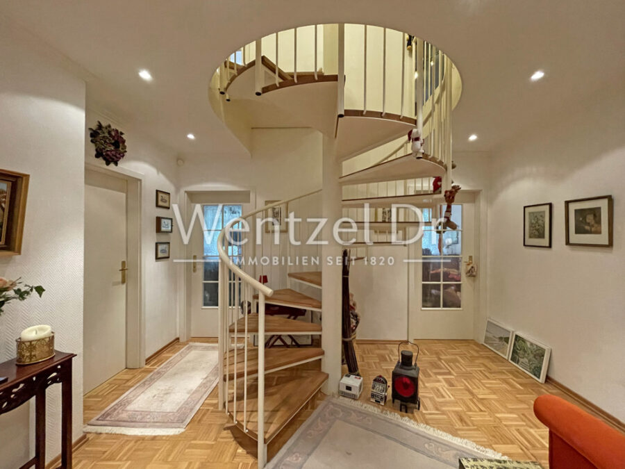 PROVISIONSFREI für Käufer - großzügige Maisonette-Whg. in Blankenese - verbindendes Element Wendeltreppe