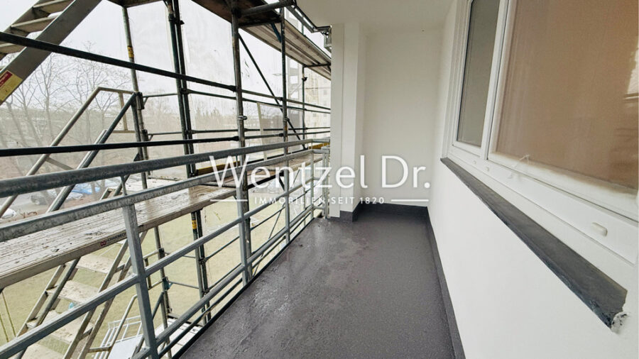 Neues Zuhause oder gute Investition – 2-Zimmer-Wohnung mit Aufzug und Balkon in Rendsburg - Balkon.