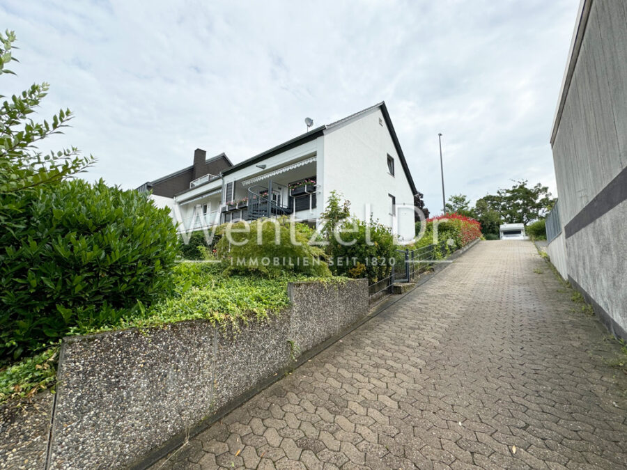 Willkommen in Eltville - sehr gut geschnittenes Haus mit Garten in beliebter Lage - Seitenansicht