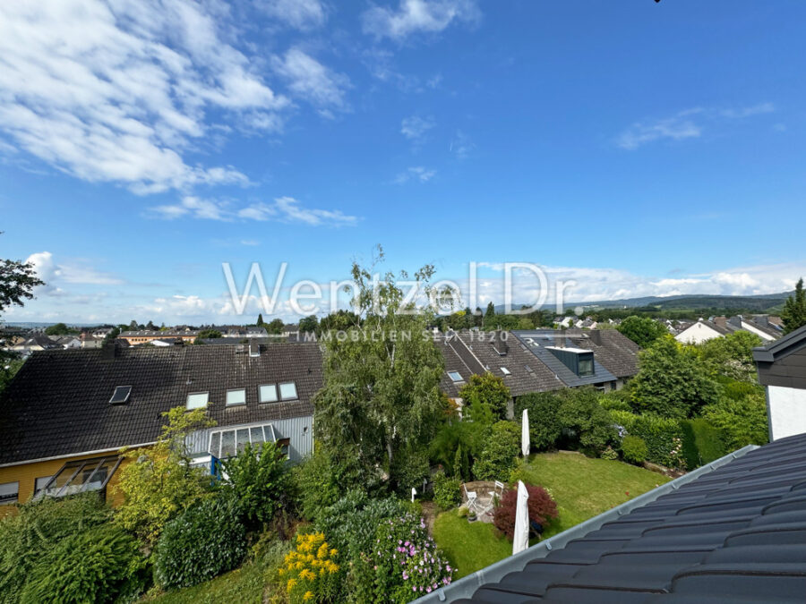 Willkommen in Eltville - sehr gut geschnittenes Haus mit Garten in beliebter Lage - Aussicht DG