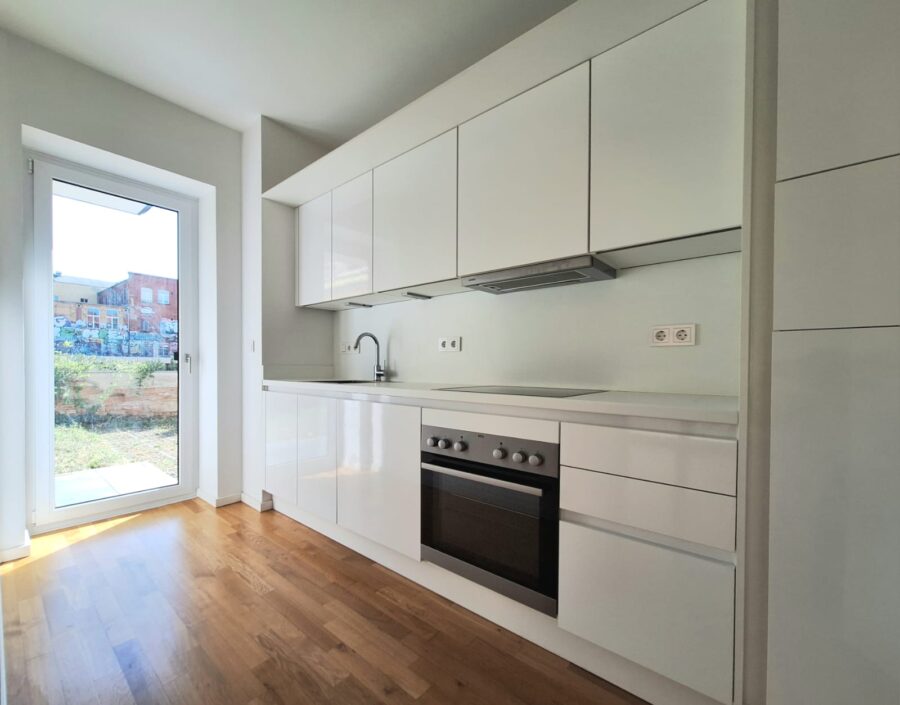 Moderne Wohnung mit Terrasse in pulsierendem Trendviertel - Einbauküche