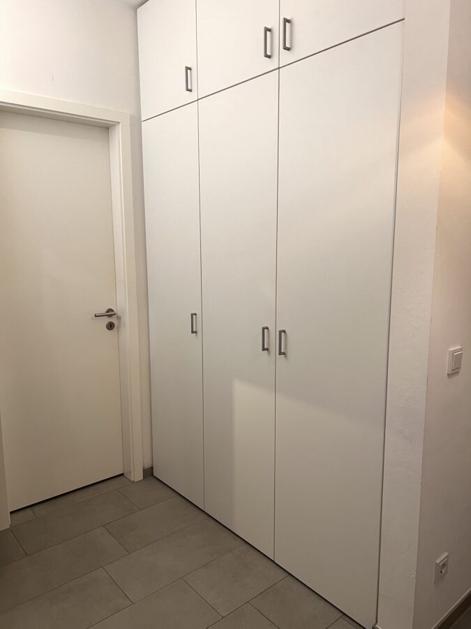 Willkommen Zuhause - Moderne Singlewohnung in zentraler Lage - Einbauschrank im Flur