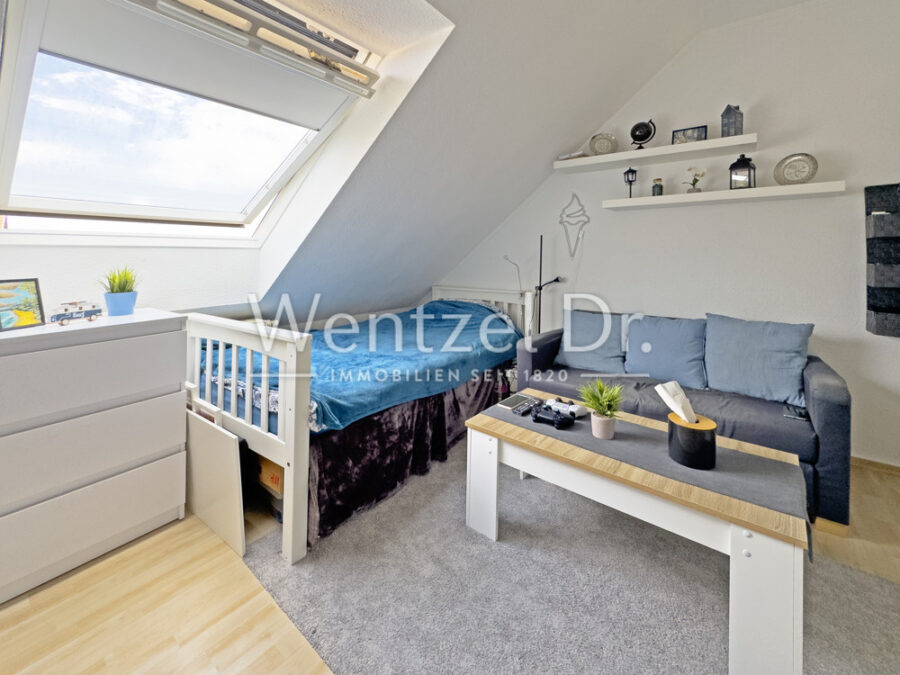 Gut geschnittene und helle Maisonettwohnung mit Balkon und 2 Stellplätzen - Zimmer II