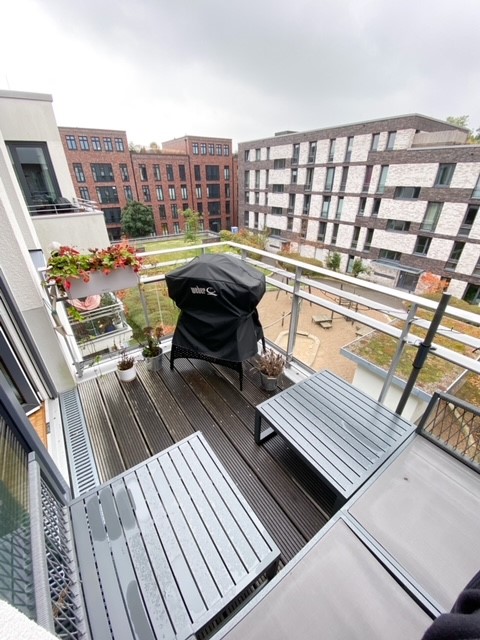 Geräumige Neubauwohnung direkt am Barmbeker Stichkanal - Balkon Beispielfoto