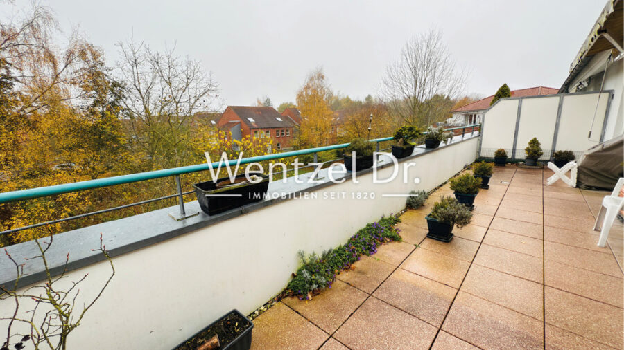 Penthousewohnung mit Dachterrasse, Stellplatz und Wassernähe in Heikendorf - Dachterrasse.