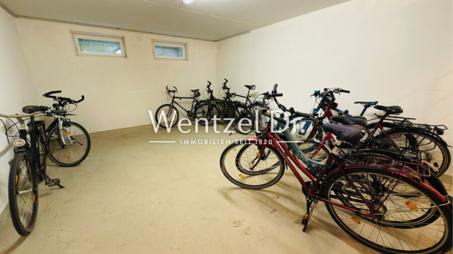 Penthousewohnung mit Dachterrasse, Stellplatz und Wassernähe in Heikendorf - Fahrradkeller.