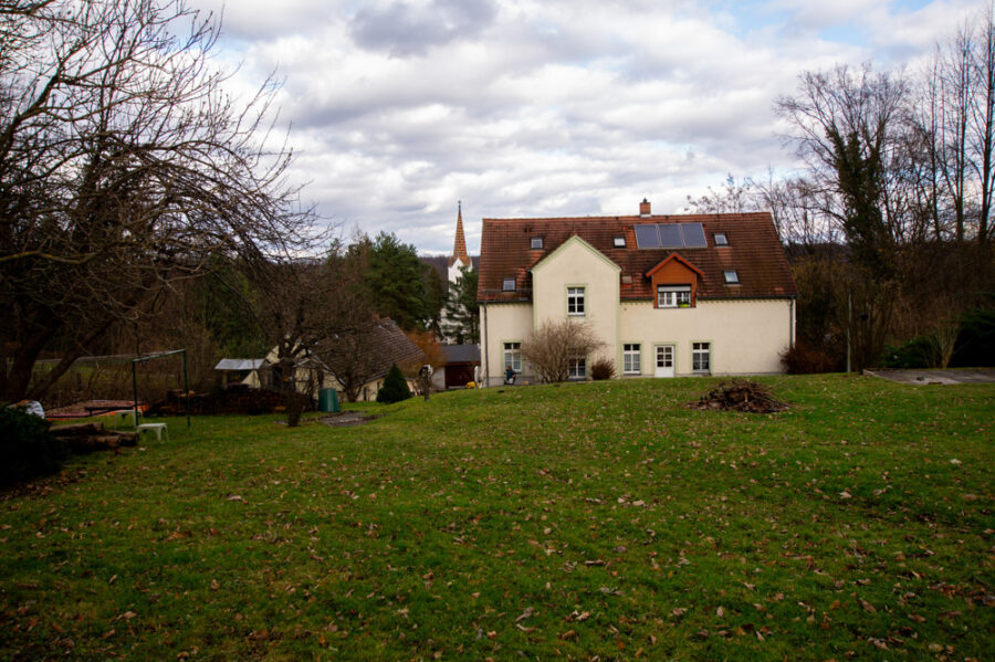 Traumhaftes Mehrfamilienhaus mit wunderschöner Parkanlage - Rückseite