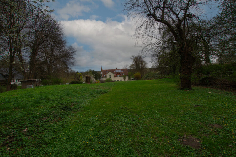 Traumhaftes Mehrfamilienhaus mit wunderschöner Parkanlage - Grundstück