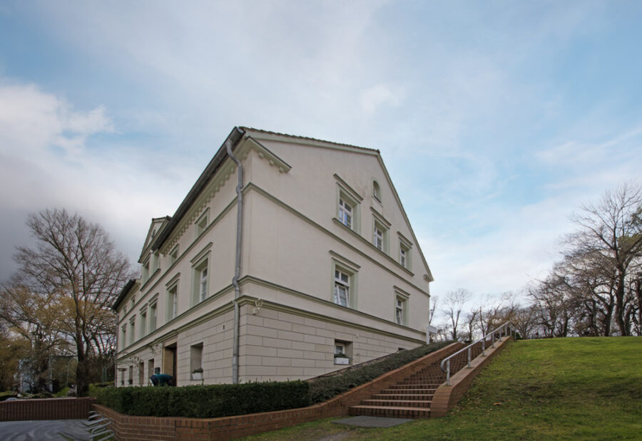 Traumhaftes Mehrfamilienhaus mit wunderschöner Parkanlage - Bad Muskau Seitenansicht bearb