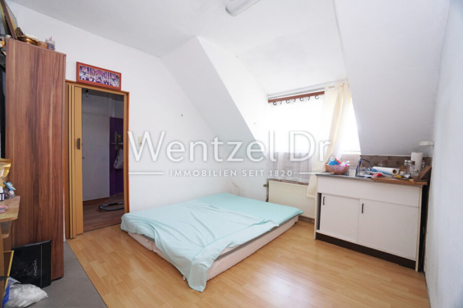 **Charmantes Zweifamilienhaus mit Potenzial in ruhiger Lage** - Zimmer 2