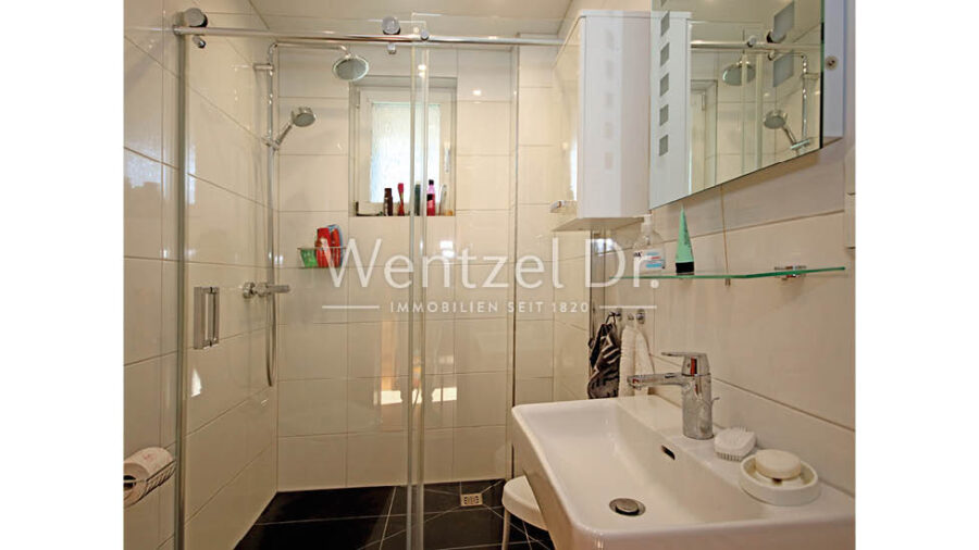 Charmantes Einfamilienhaus mit Ausbaupotenzial in begehrter Wohnlage - Badezimmer