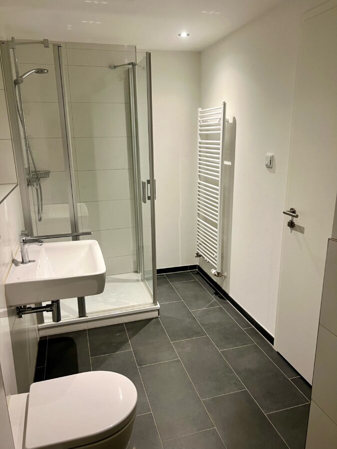 Schöne 2-Zimmer-Neubauwohnung direkt am Eichtalpark - Badezimmer
