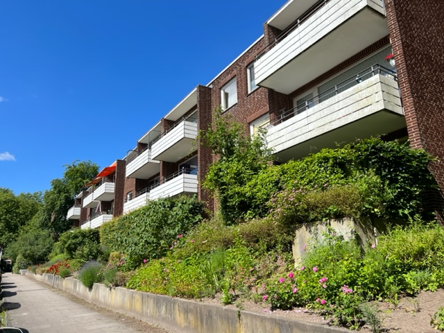 Modernisierte schöne Wohnung mit Balkon in Fuhlsbüttel - Aussenansicht