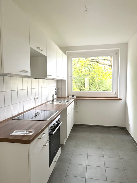 Modernisierte schöne Wohnung mit Balkon in Fuhlsbüttel - Einbauküche