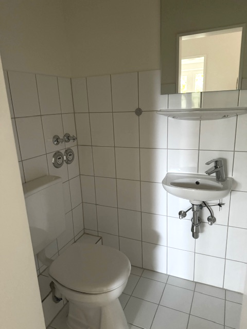 Modernisierte schöne Wohnung mit Balkon in Fuhlsbüttel - sep. Wc