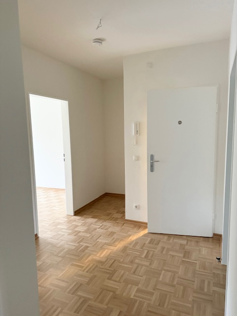 Modernisierte schöne Wohnung mit Balkon in Fuhlsbüttel - Flur