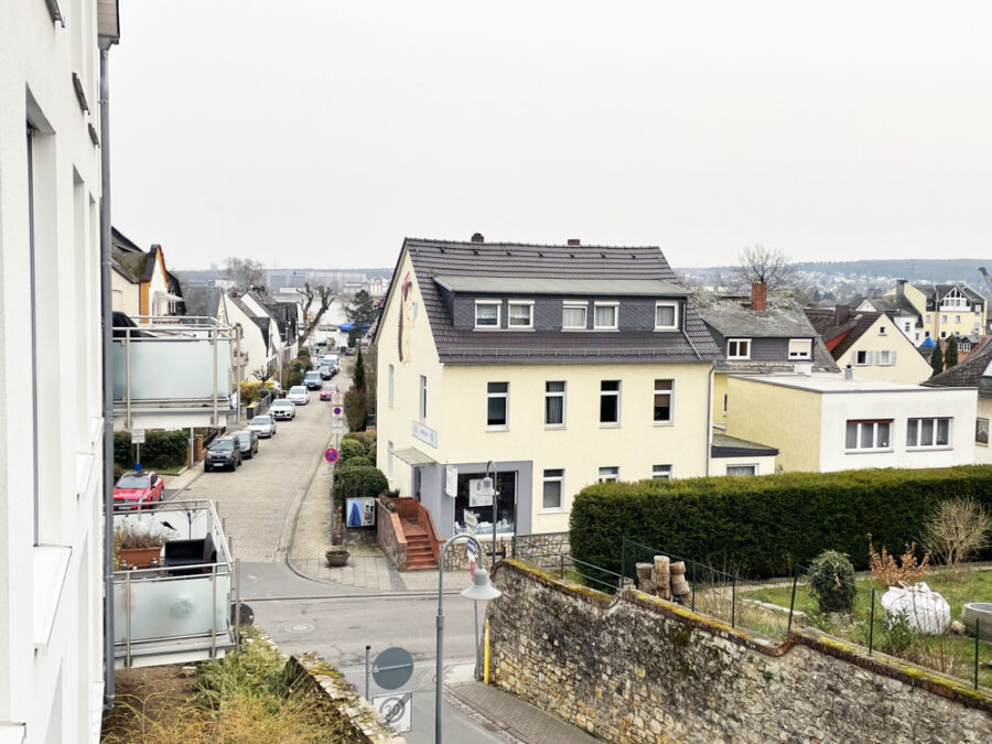 Exklusive Wohnung in erstklassiger Lage im vorderen Rheingau - Blick vom vorderen Balkon
