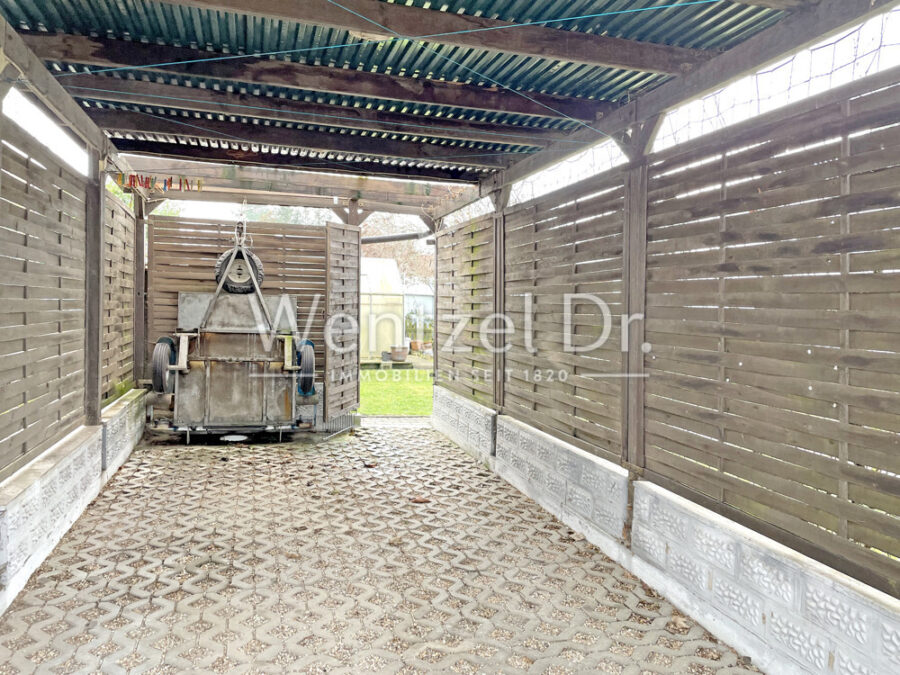 Provisionsfrei! Großes ZFH - mit Ausbaupotenzial in Dölzig wartet auf die Handwerker - Carport