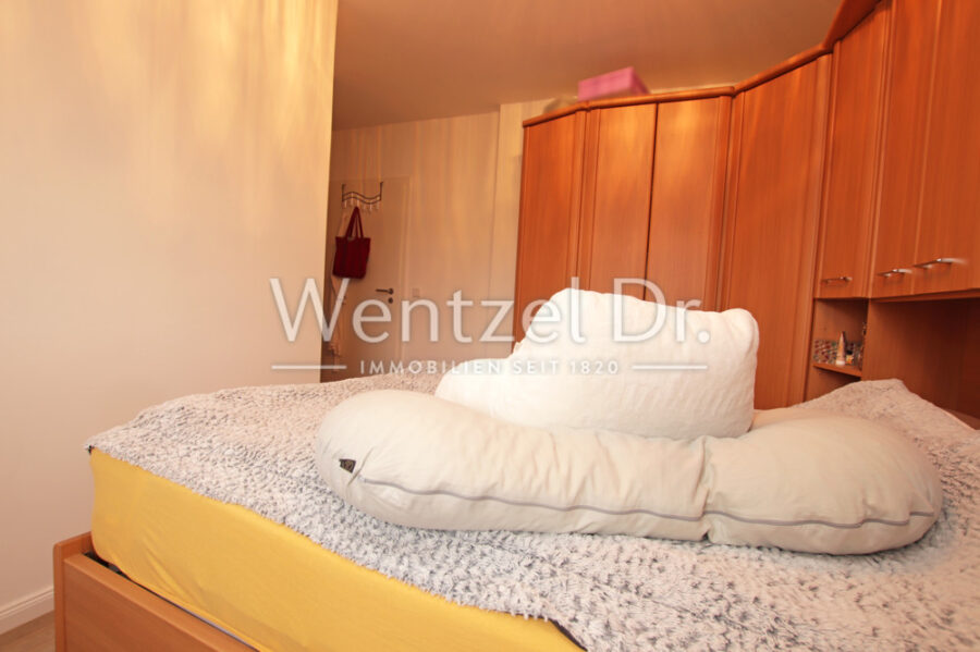 Gemütlich und gepflegt: 3-Zimmer-Wohnung in Sereetz mit Balkon - Schlafzimmer