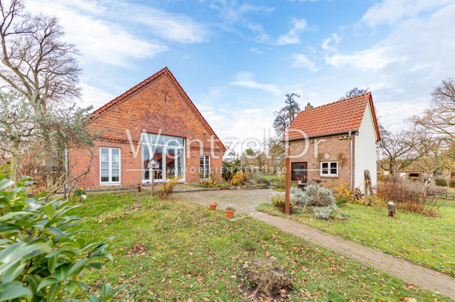 Exklusives Einfamilienhaus mit historischem Charme und modernem Komfort - Außenansicht