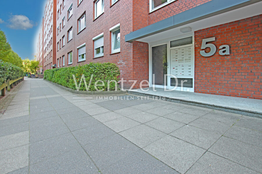 PROVISIONSFREI für Käufer – Moderne 4-Raum-Wohnung mit Aufzug, Balkon und Stellplatz in Zentrumslage - Außenansicht