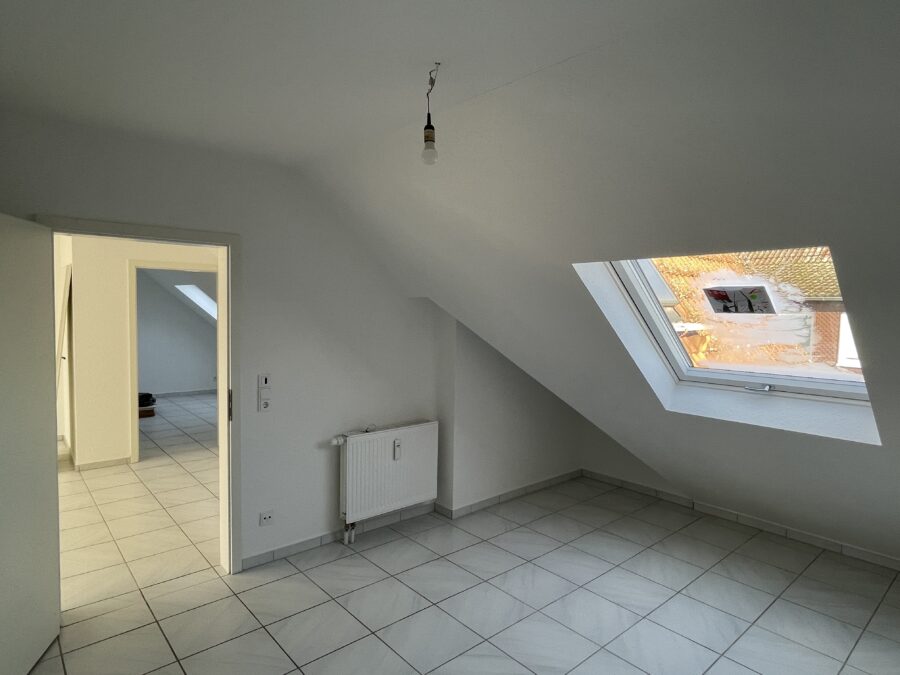 Wunderschöne 3 ZKBB in ruhiger Lage in Hattenheim - Schlafzimmer